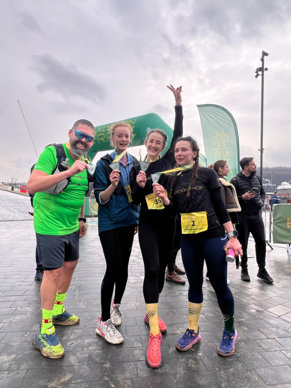 Фото із заходу