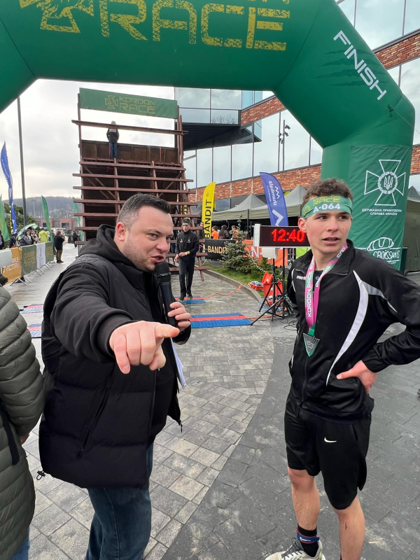 Фото із заходу