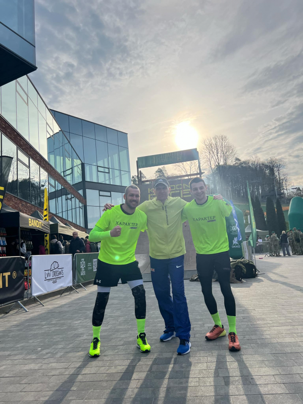 Фото із заходу