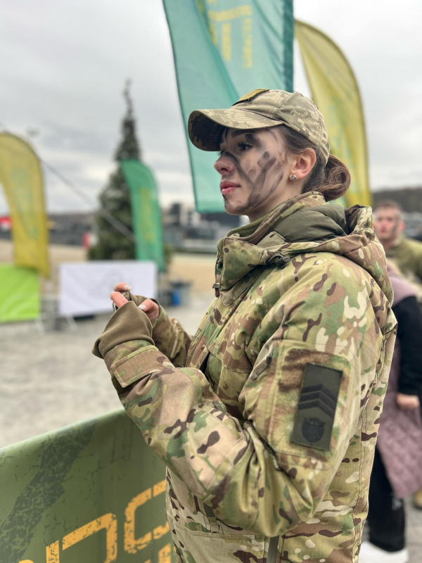 Фото із заходу