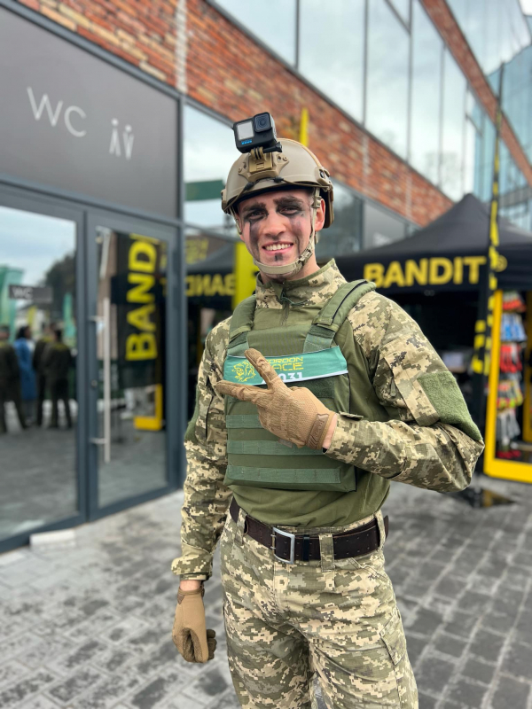 Фото із заходу