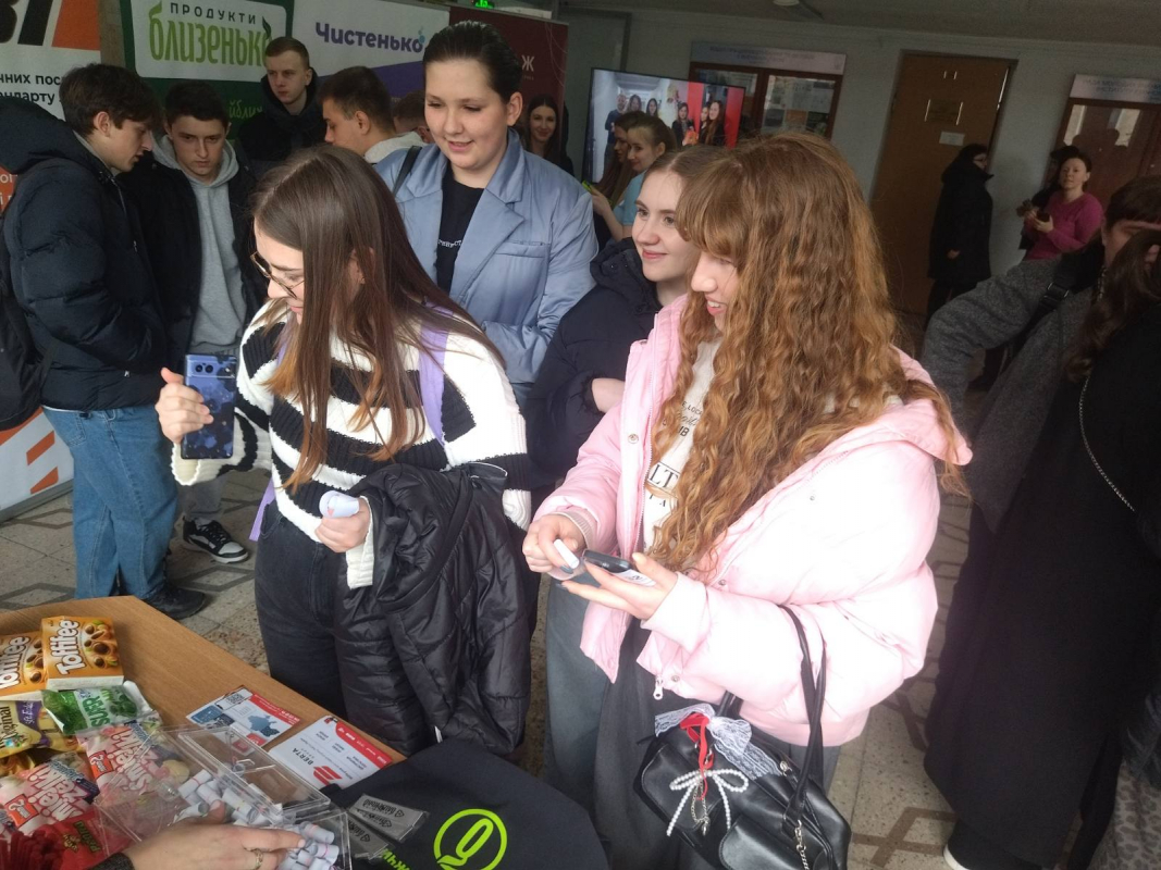 Фото із заходу