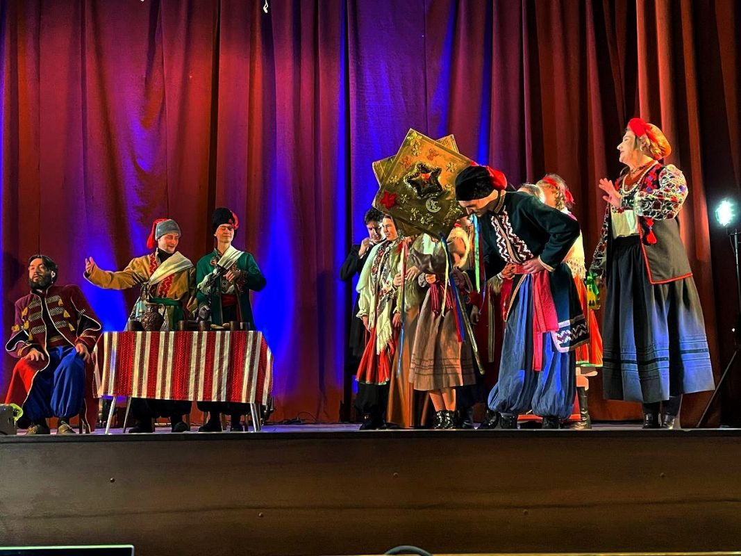 Фото з вистави