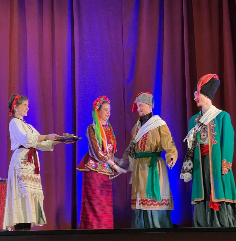 Фото з вистави