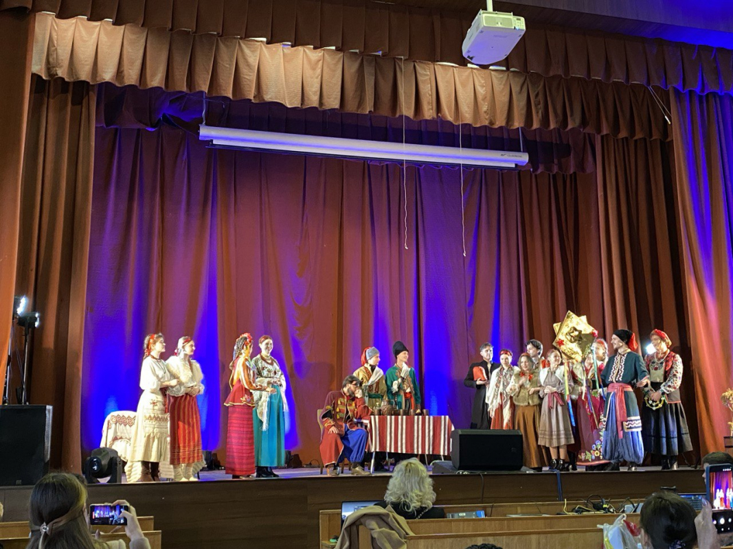 Фото з вистави