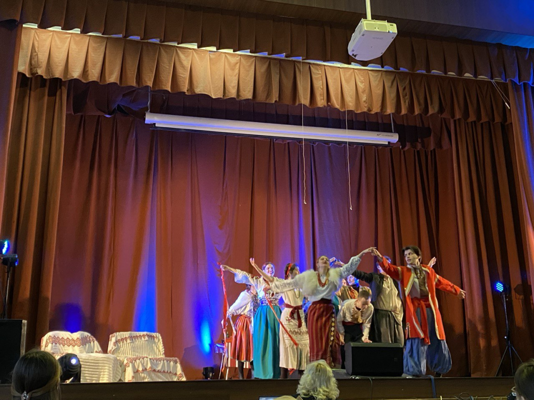 Фото з вистави