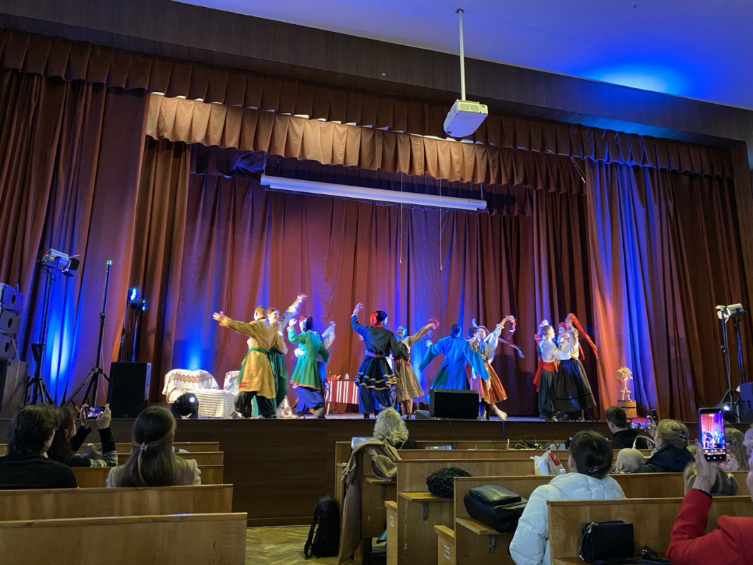 Фото з вистави