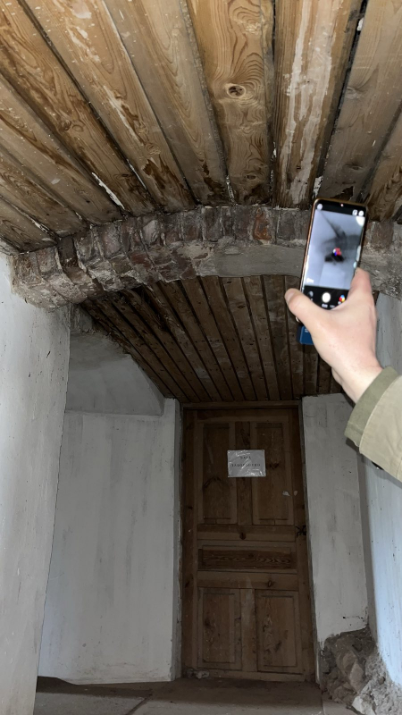 Фото із заходу