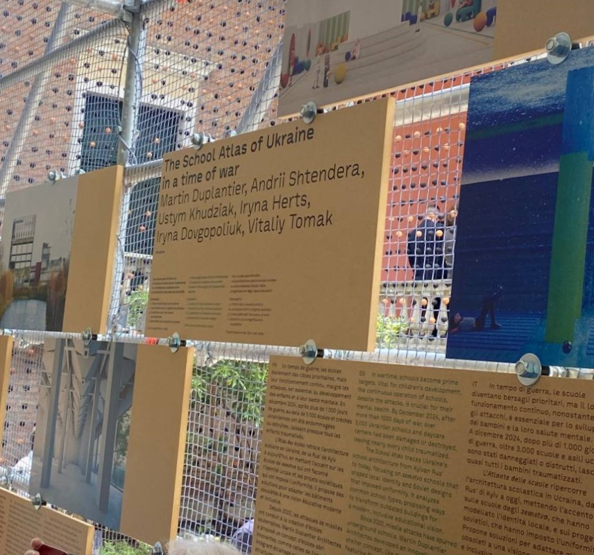 Фото з виставки в Італії