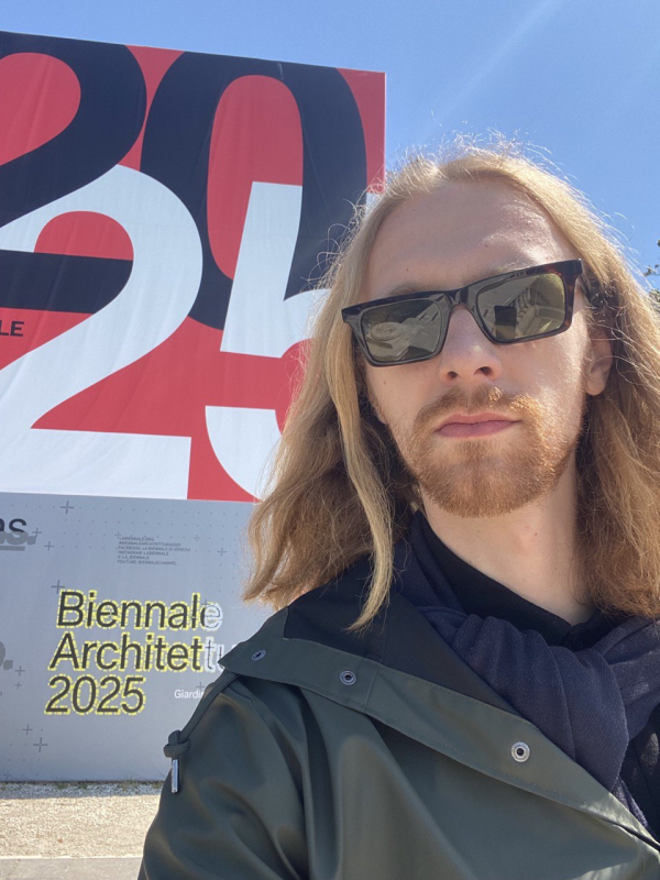 Фото з виставки в Італії