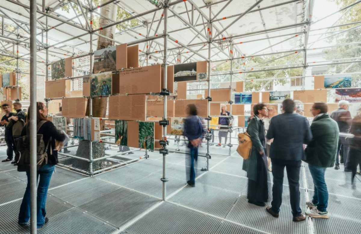 Фото з виставки в Італії