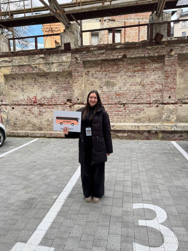 Фото із заходу