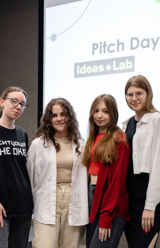 Фото із заходу