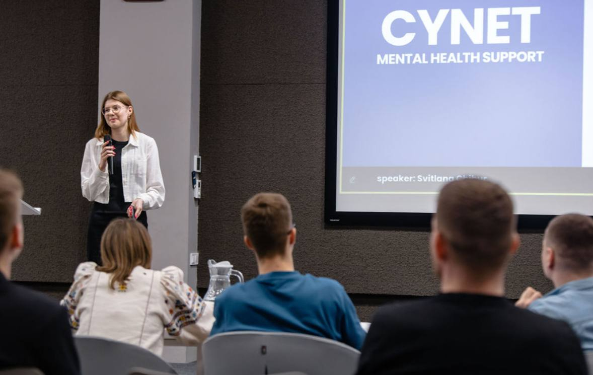 Фото із заходу