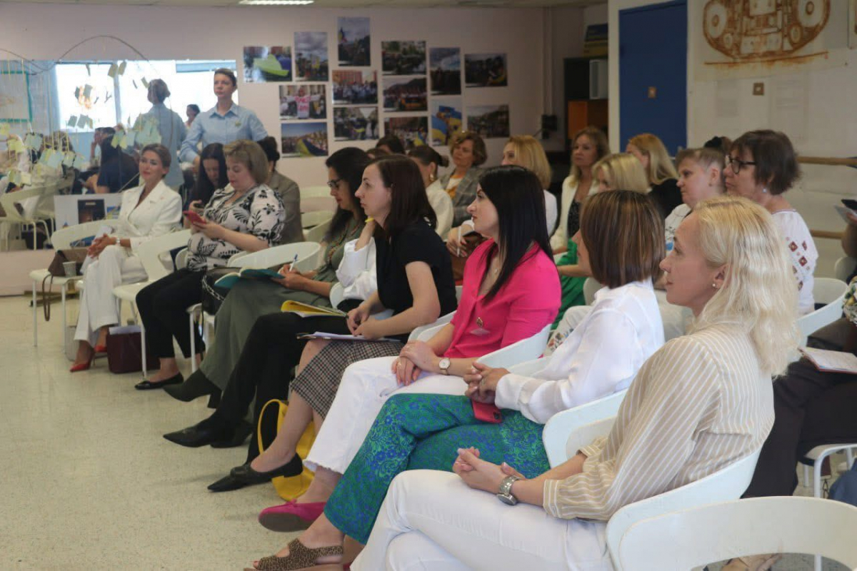 Фото з конференції у Франції