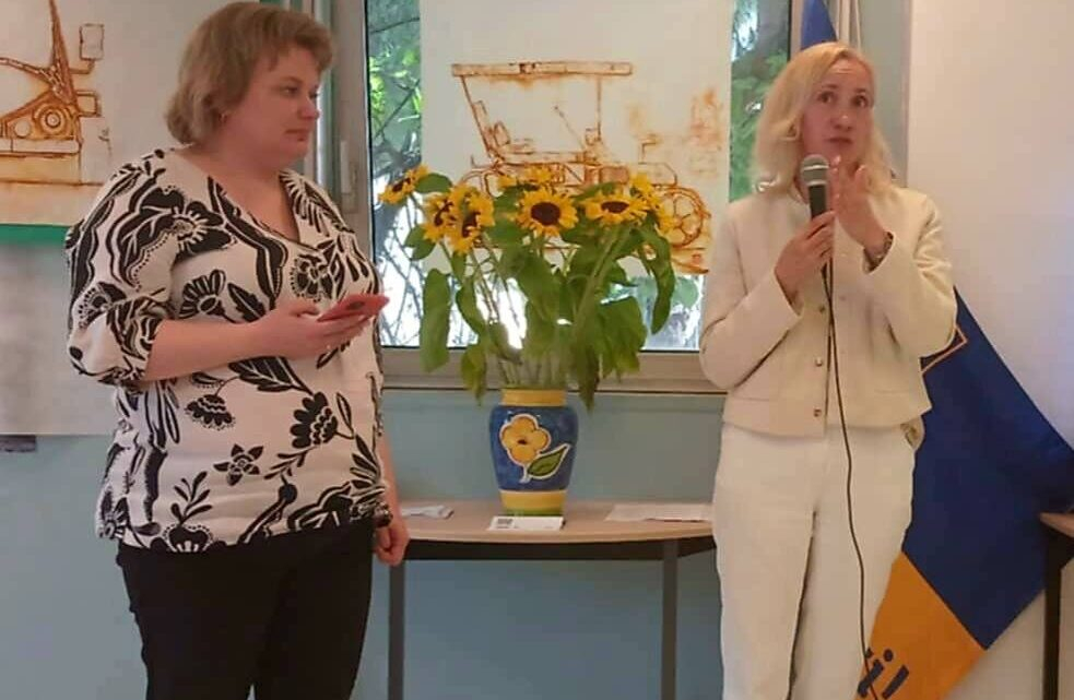 Фото з конференції у Франції