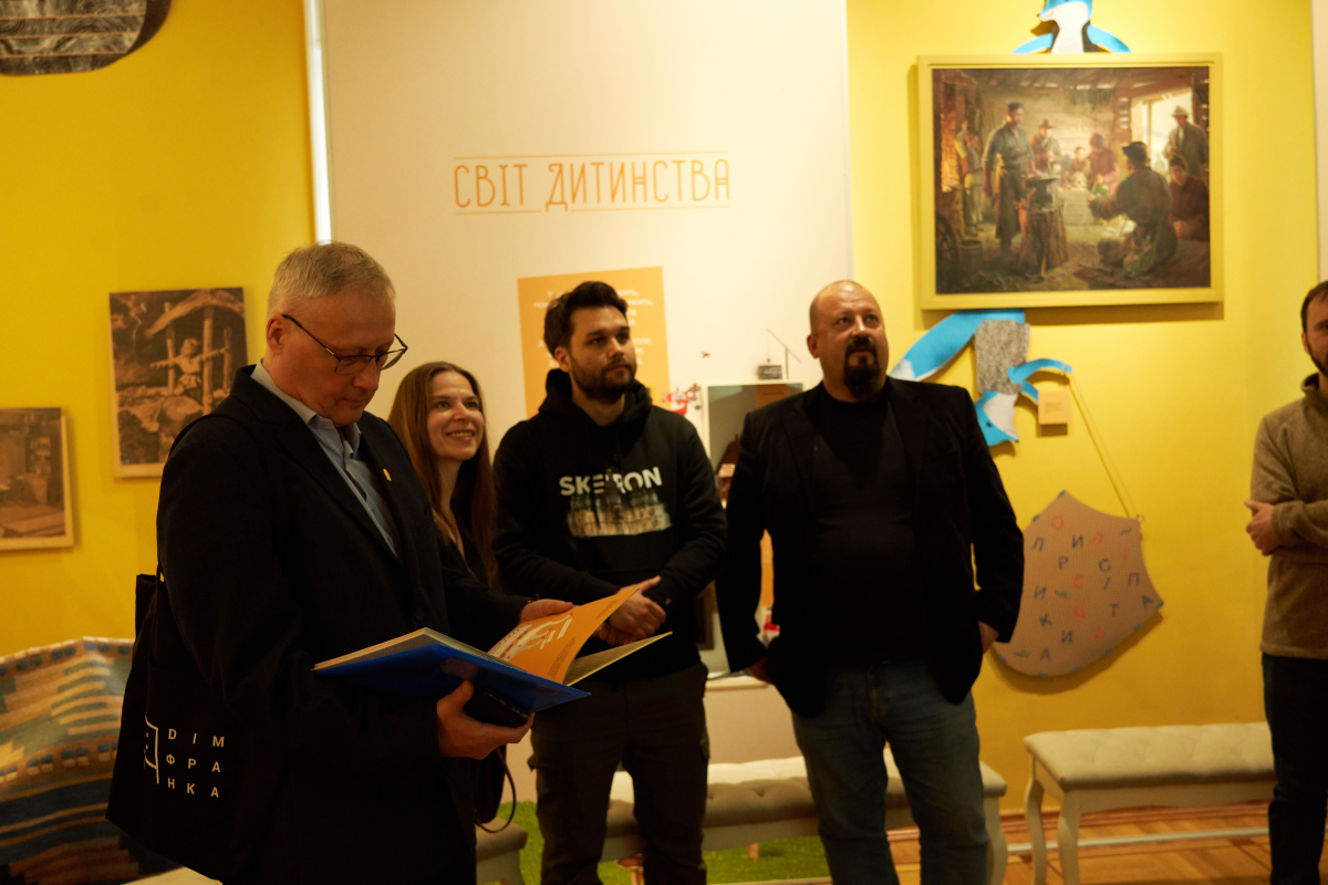 Фото з підписання угоди