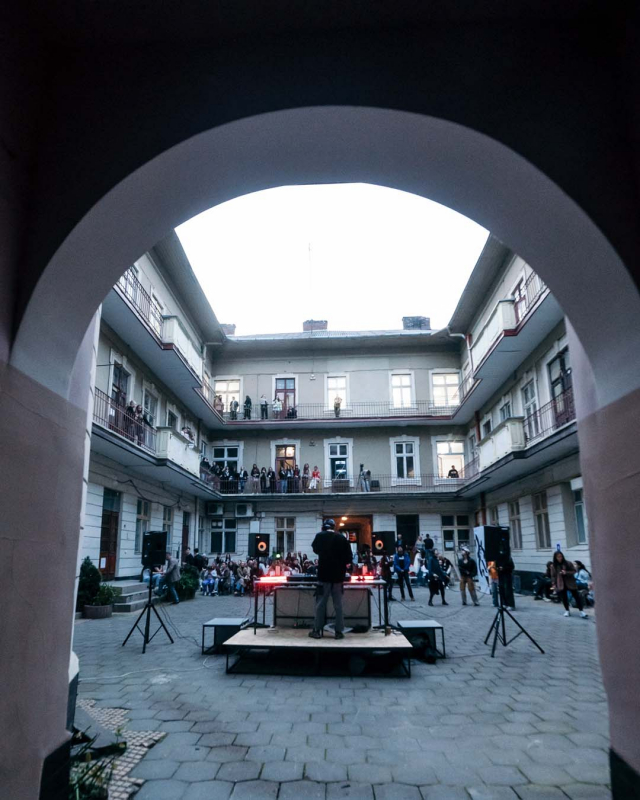 Фото з інсталяції