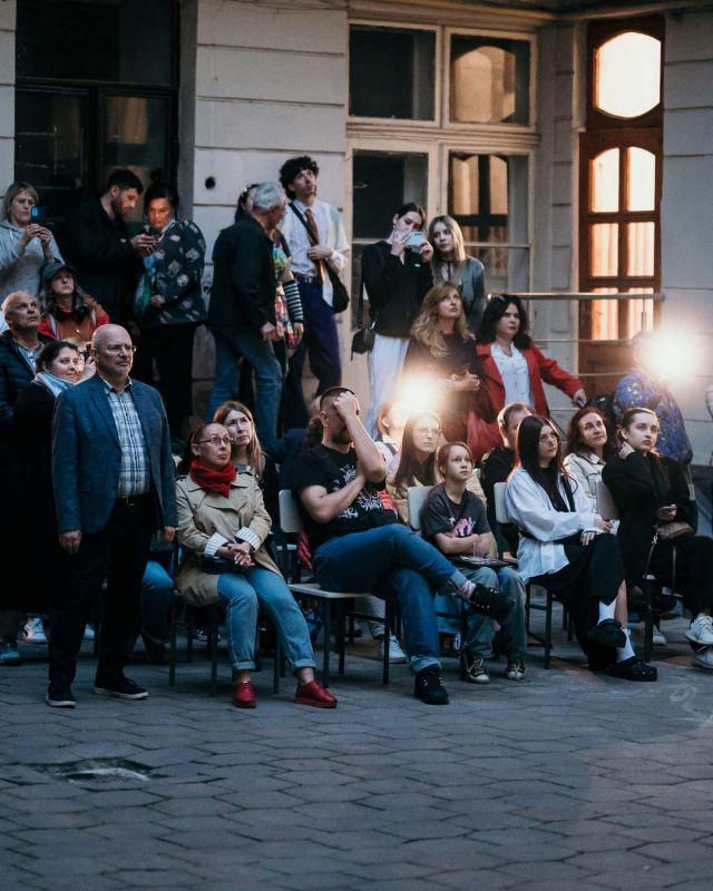 Фото з інсталяції