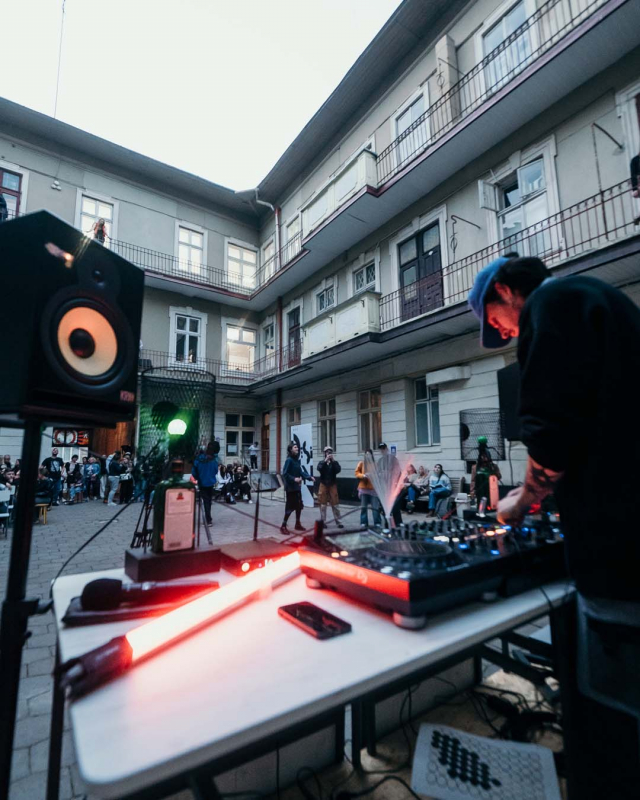 Фото з інсталяції