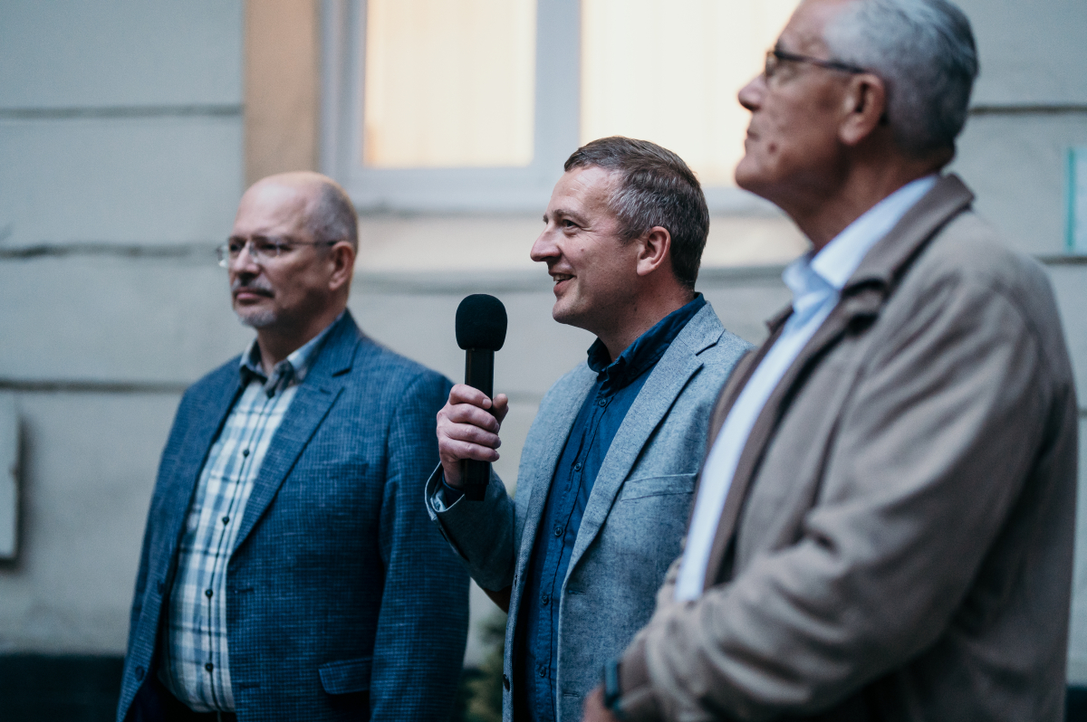 Фото з інсталяції