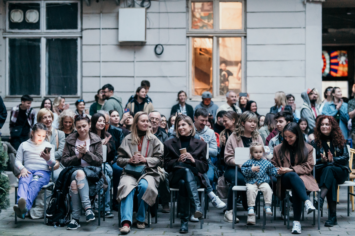 Фото з інсталяції
