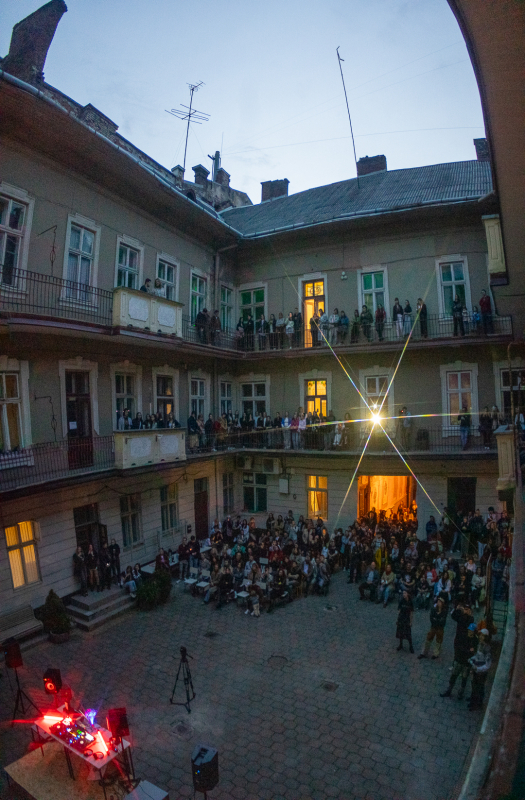 Фото з інсталяції