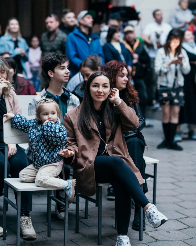 Фото з інсталяції