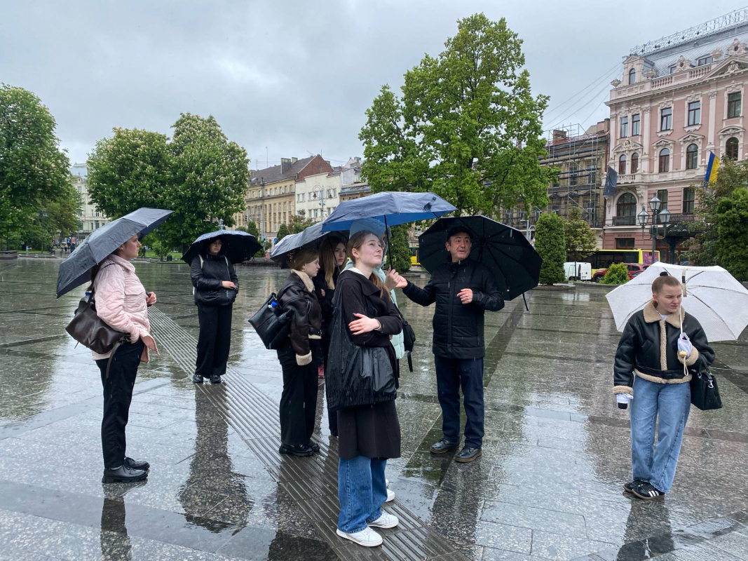 Фото з відвідин ЛОВА