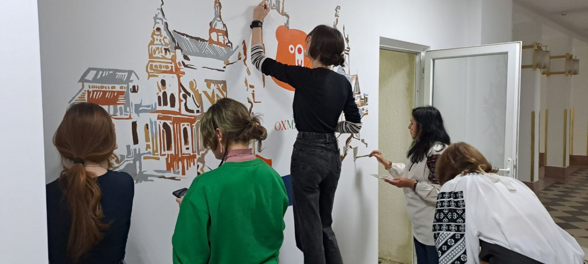 Учасниці проєкту «Художник – дитині»