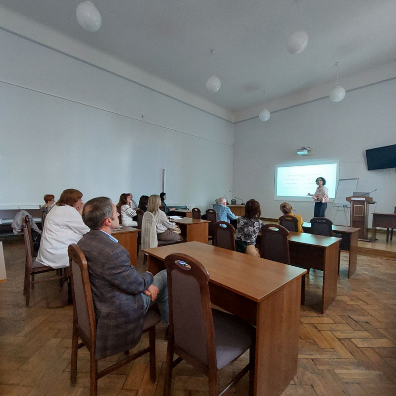 Фото із заходу