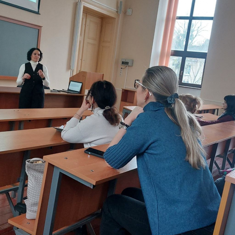 Фото із заходу