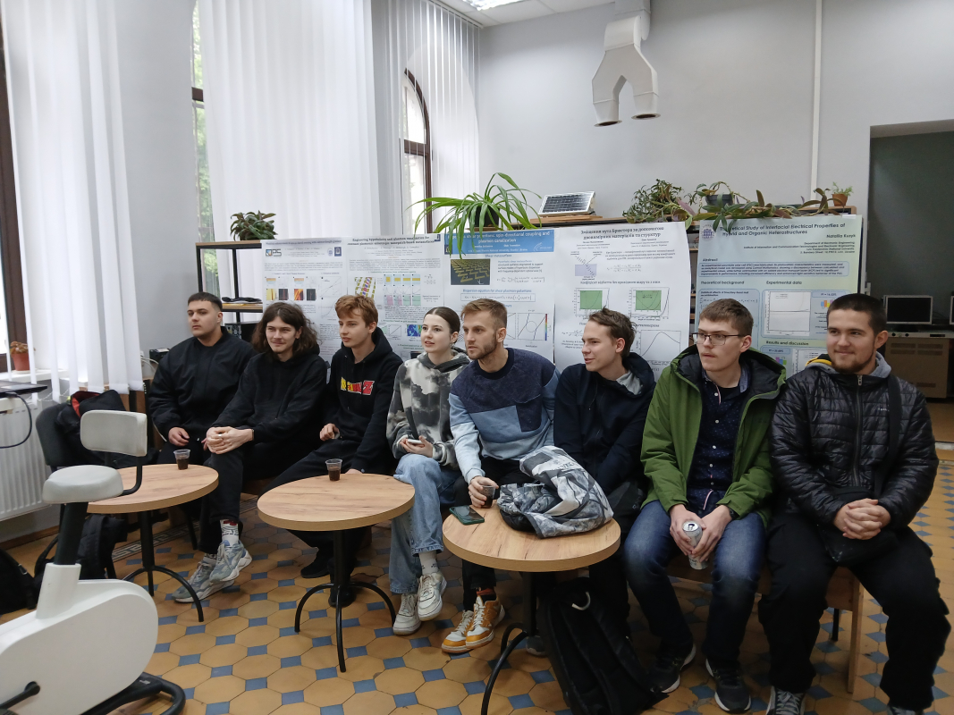 Фото із заходу