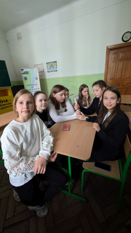 Фото із заходу