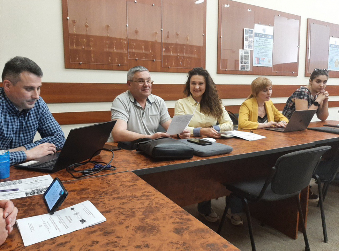 Фото із круглого столу