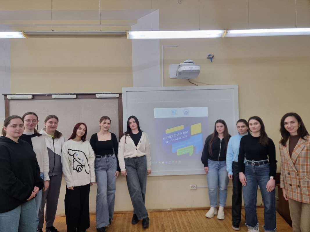 Фото із заходу