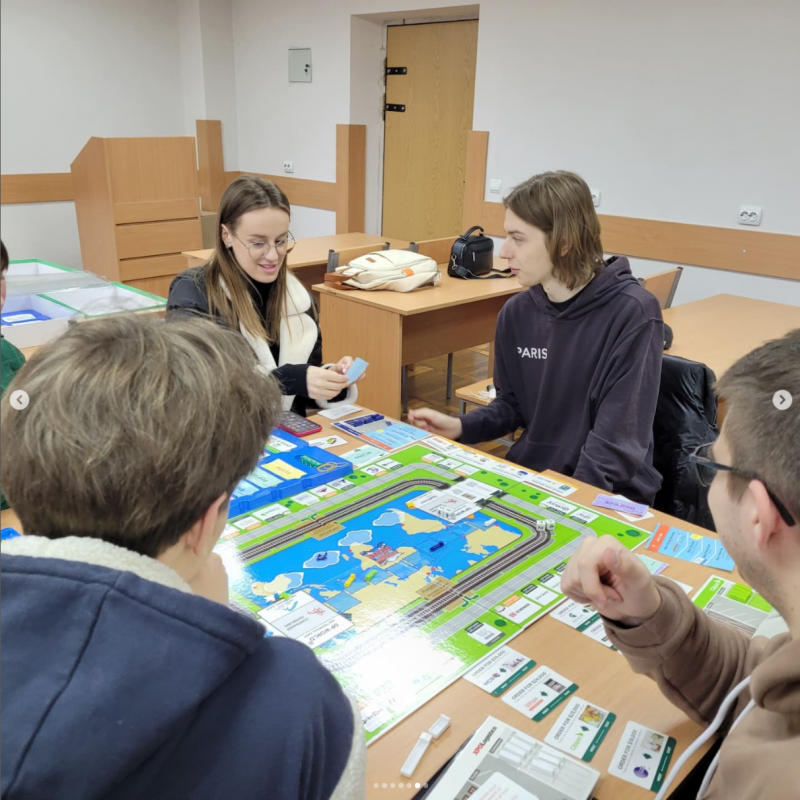 Фото із заходу