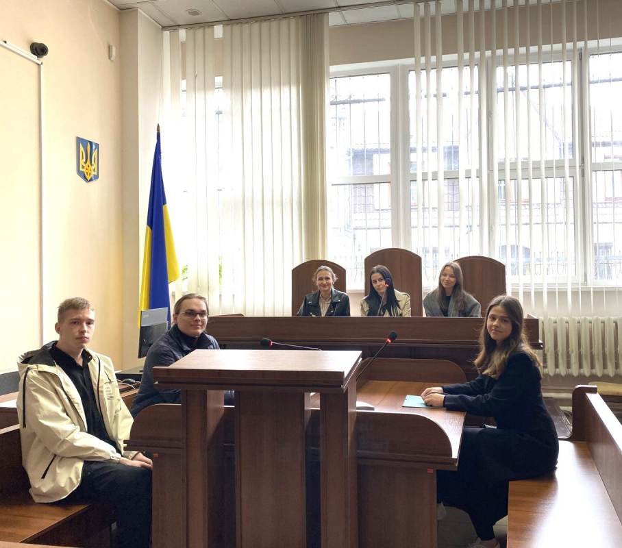 Фото з відвідин суду