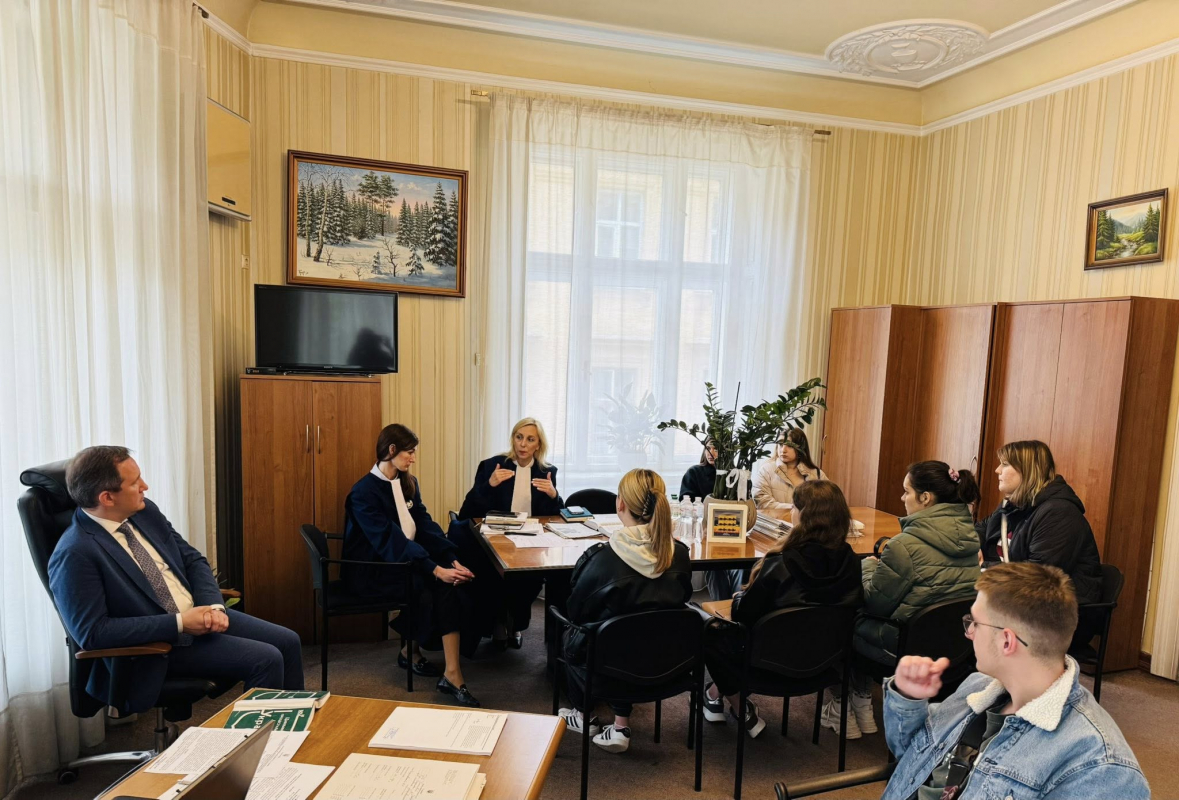 Фото з відвідин суду