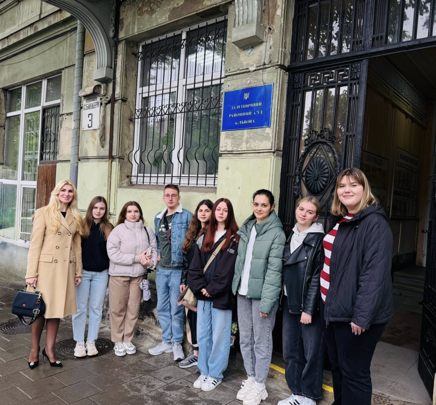 Фото з відвідин суду