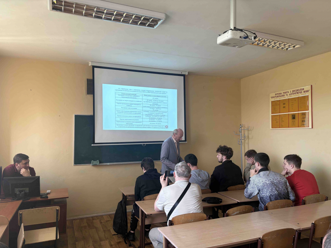 Фото з відвідин коледжу