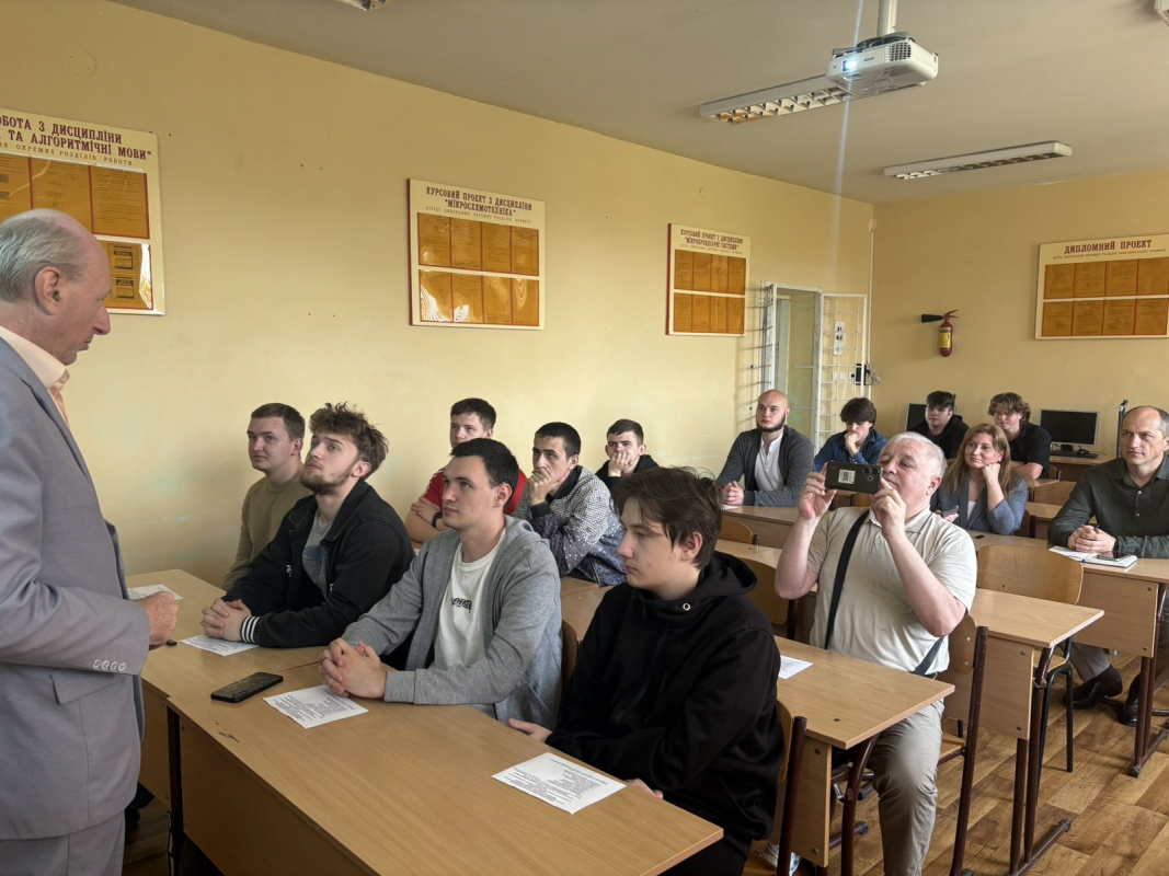 Фото з відвідин коледжу