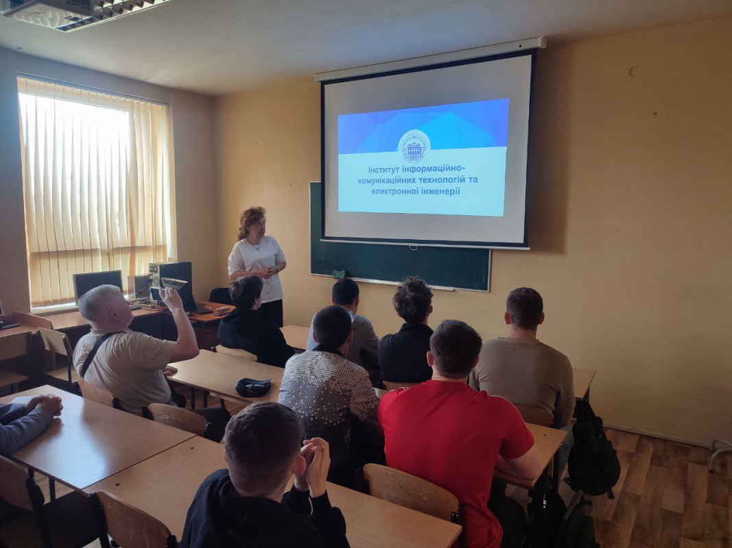 Фото з відвідин коледжу