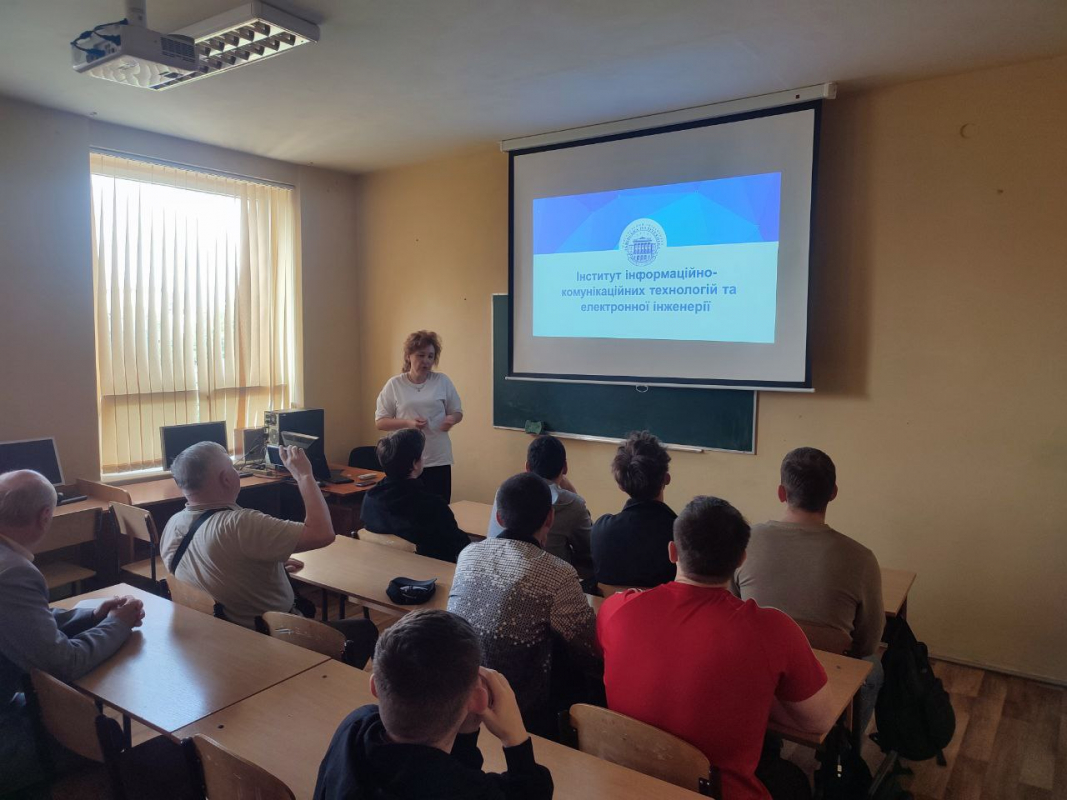 Фото з відвідин коледжу