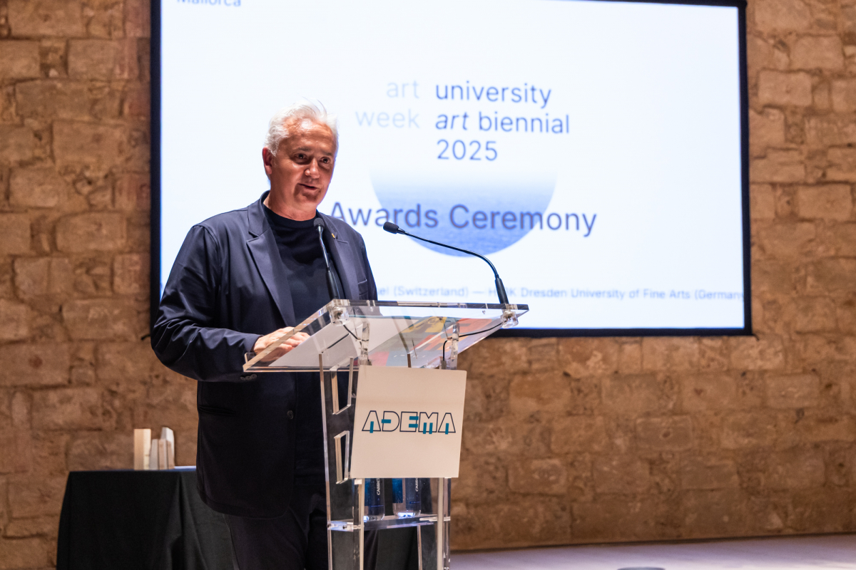 Фото з бієнале