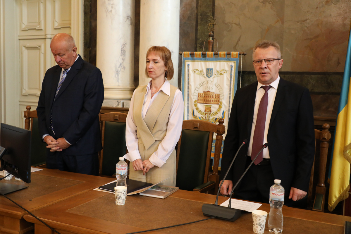 Фото з урочистої академії