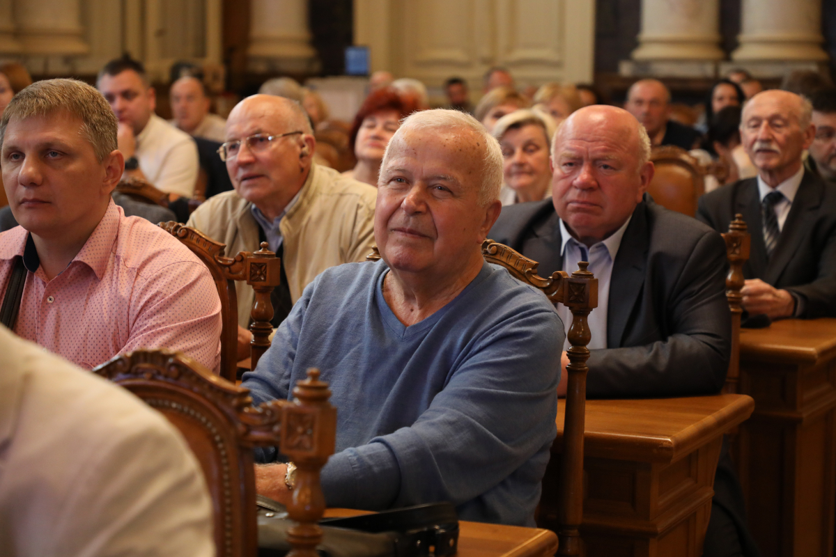 Фото з урочистої академії