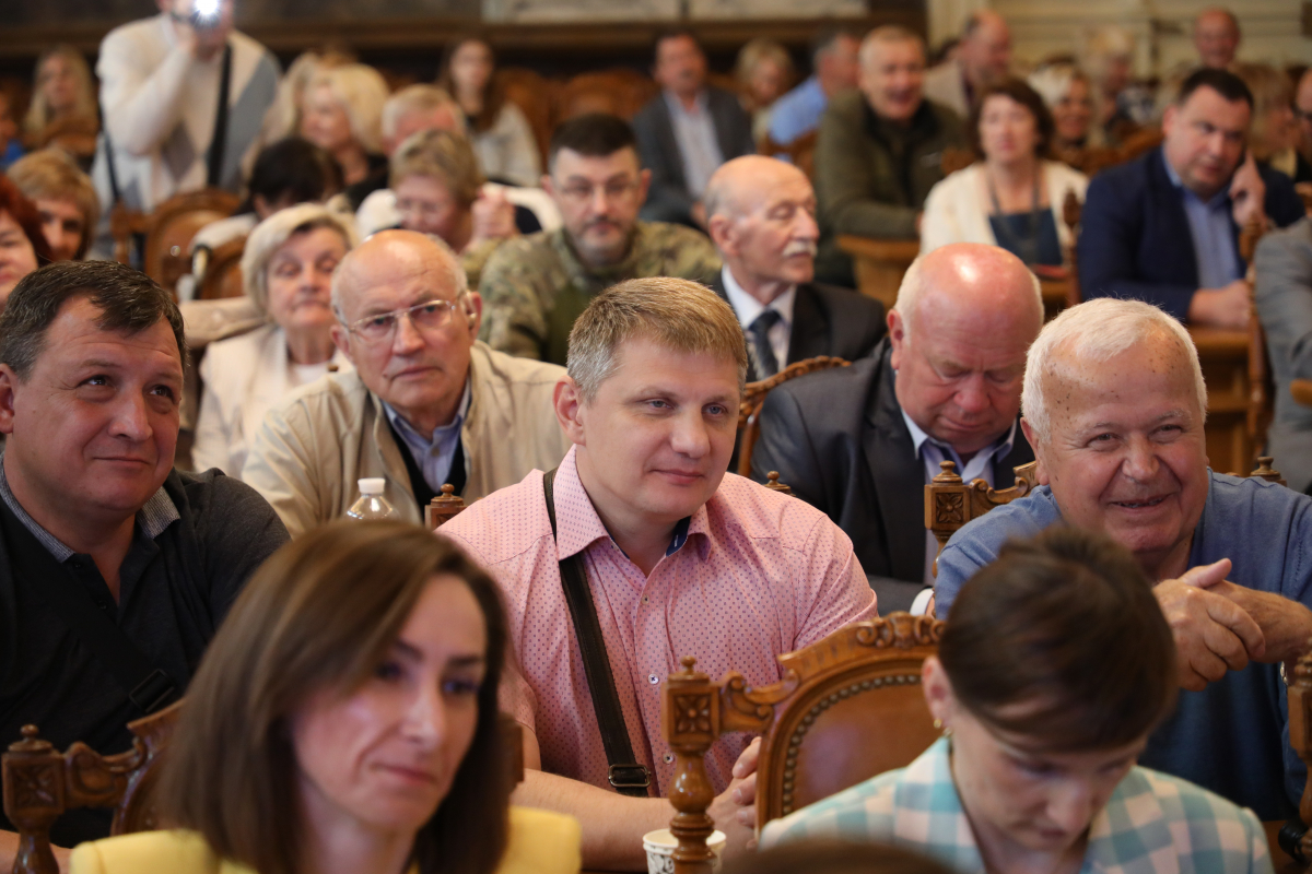 Фото з урочистої академії