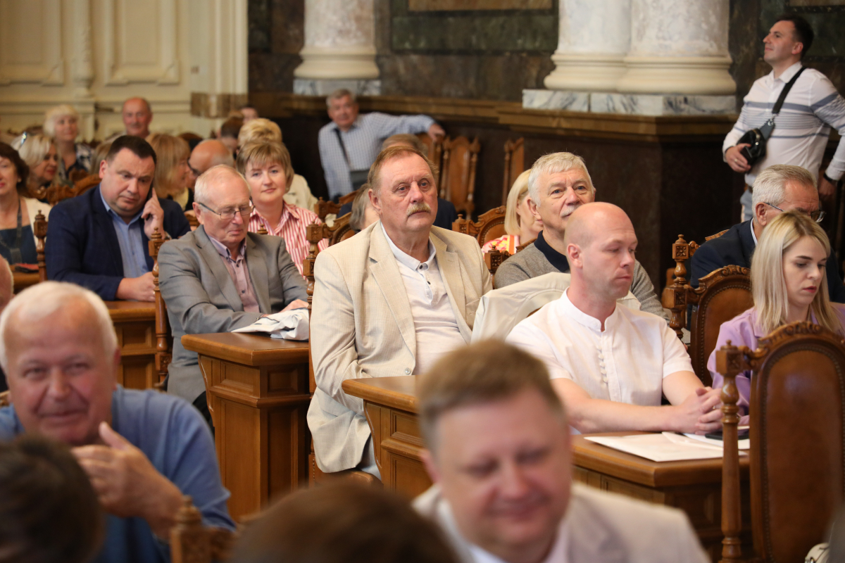 Фото з урочистої академії