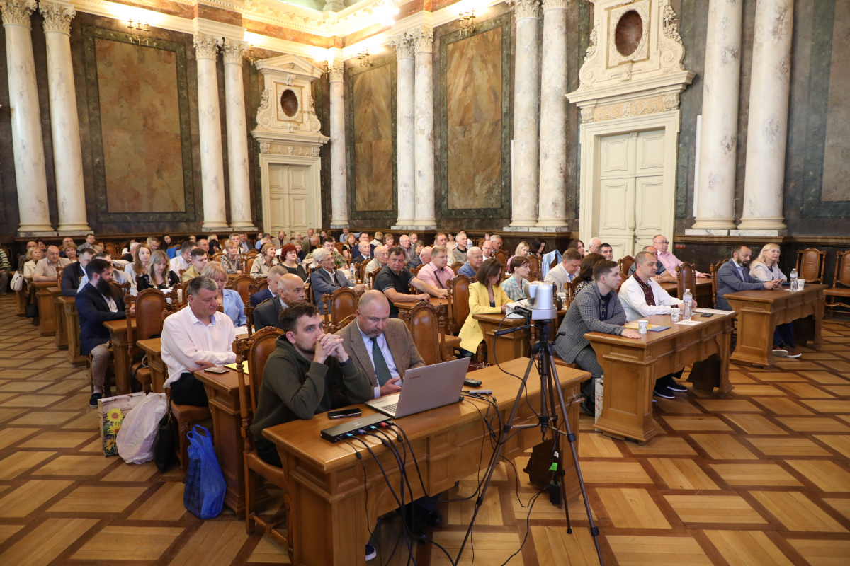 Фото з урочистої академії